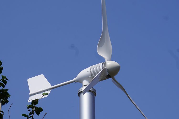 1kW household wind turbine suitable for farms or rooftops, starting at low wind speeds, easy to install