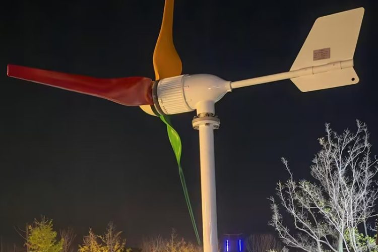 1kW household wind turbine suitable for farms or rooftops, starting at low wind speeds, easy to install